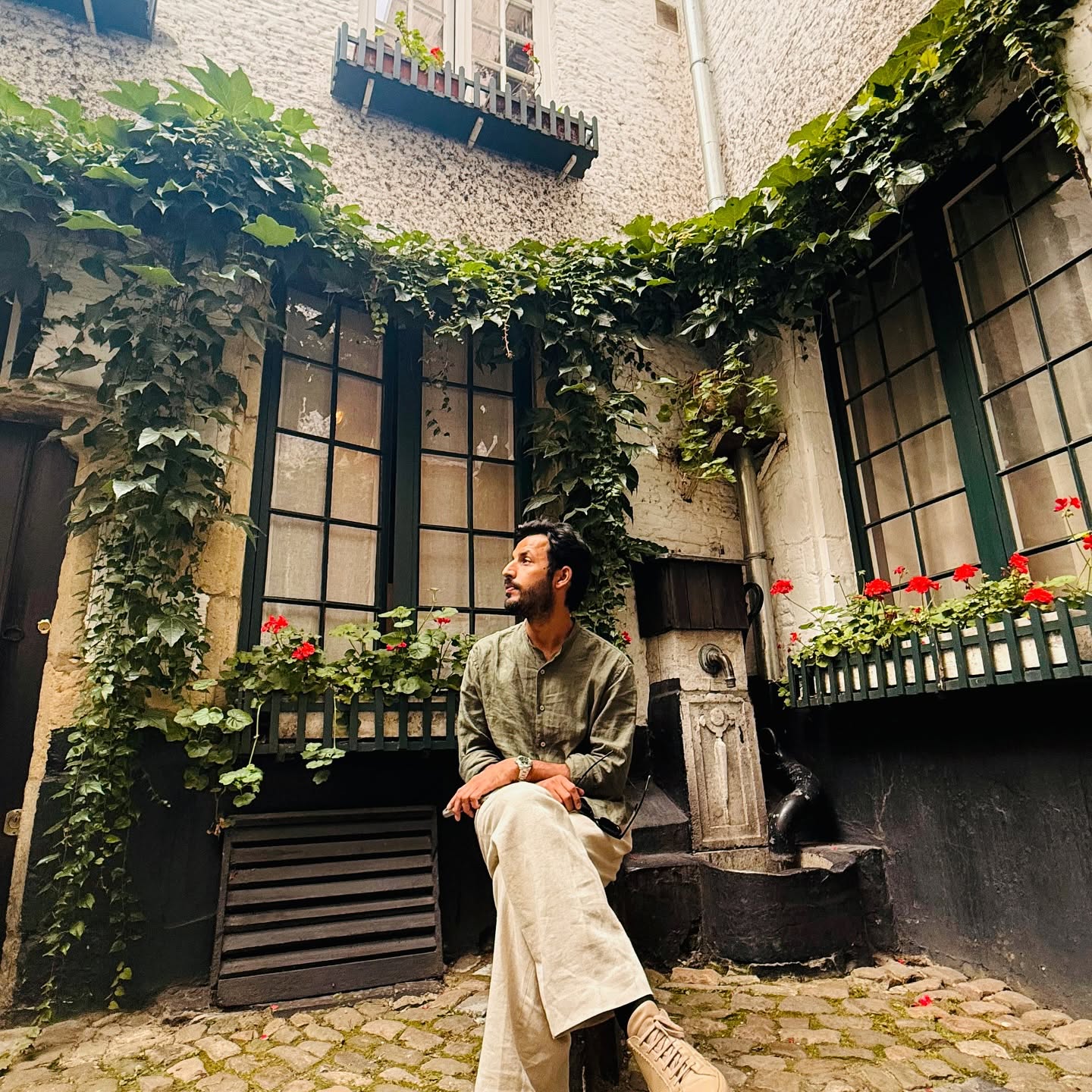 Hamza Chishti, candid