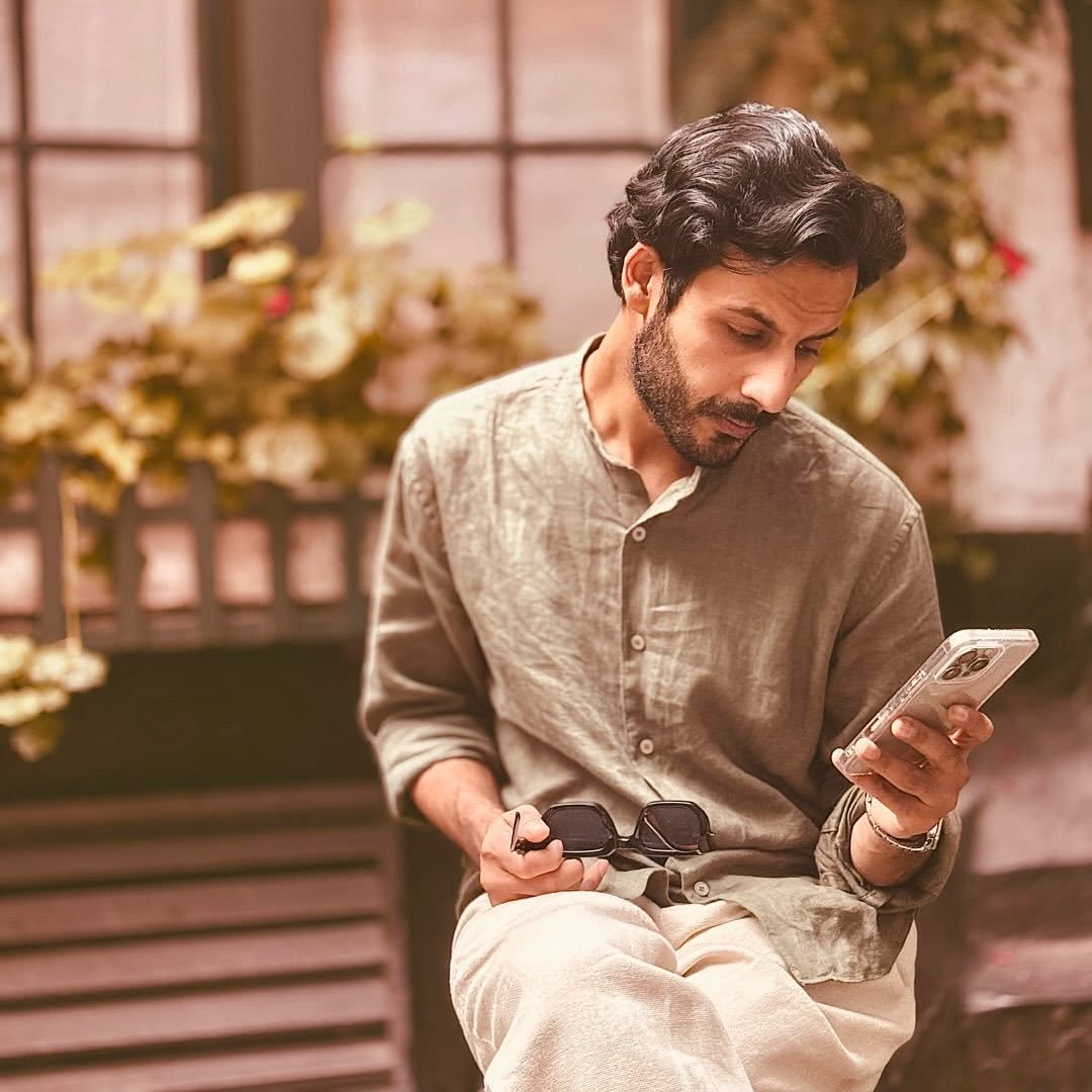 Hamza Chishti, candid